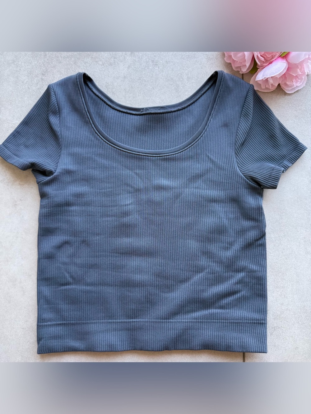 Athleta crop top XS Dark Blue ribbed short sleeves stretch scoop neck logo sport